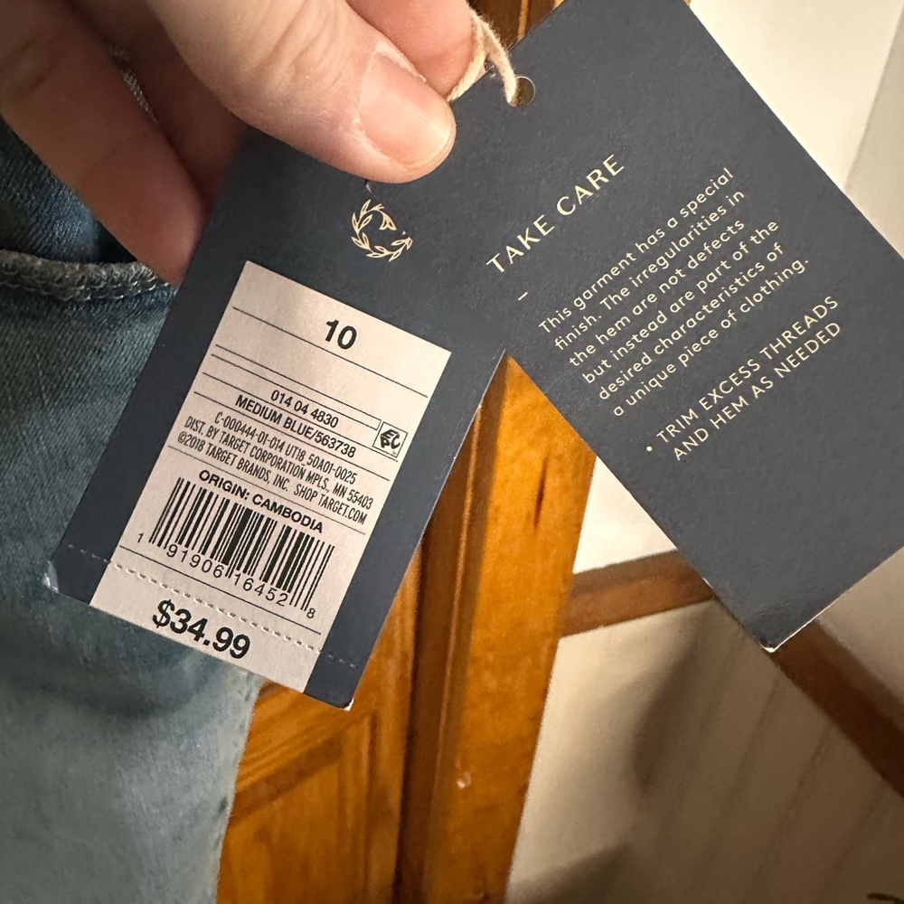 NWT - Size 10 Universal Thread Women's Blue Denim Overalls with adjustable strap - Picture 2 of 6